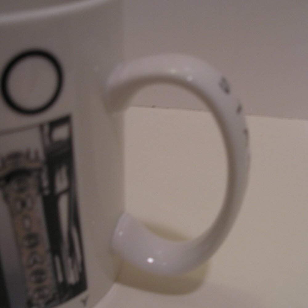 Starbucks 2003 Chicago 16oz Coffee Tea Mug Cup City Scenes Barista White Black - Picture 7 of 7